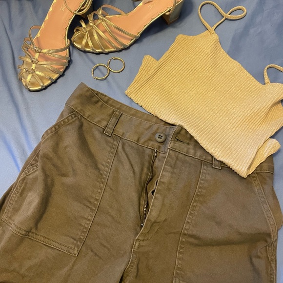 Aritzia cargo pants. Size 8 - Picture 2 of 3